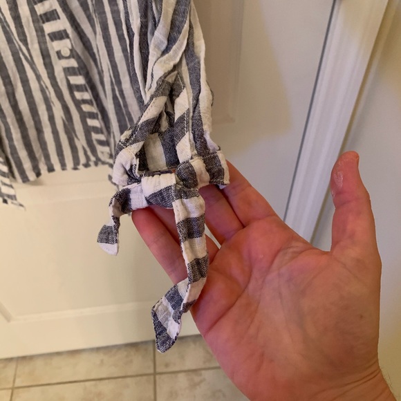 Abercrombie and Fitch button down size medium - Picture 2 of 3